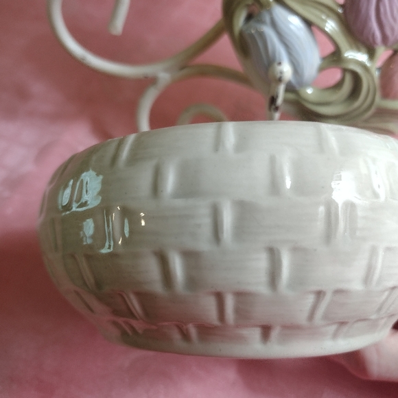 Vintage Art Pottery Holland @ Mold Signed Tulips Pastel Basketweave Filigree - Picture 7 of 8